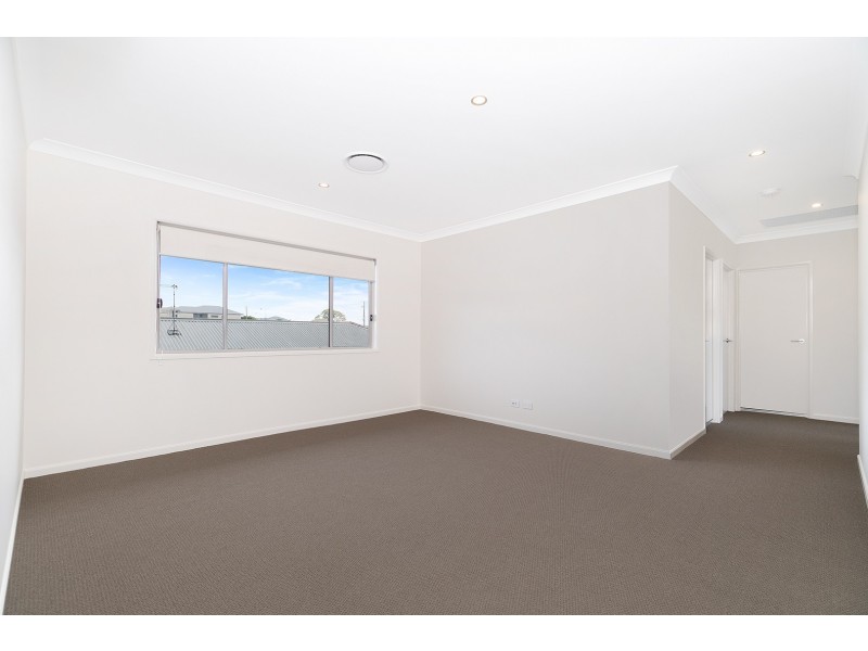 16 Cassidy Cres, Bridgeman Downs QLD 4035