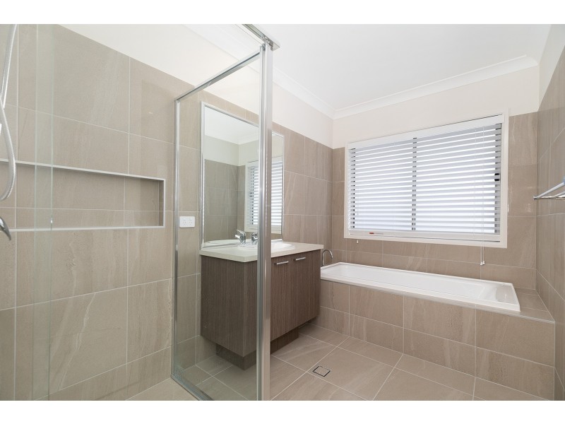 16 Cassidy Cres, Bridgeman Downs QLD 4035