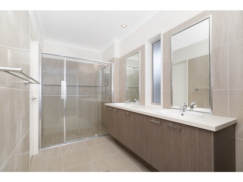 16 Cassidy Cres, Bridgeman Downs QLD 4035