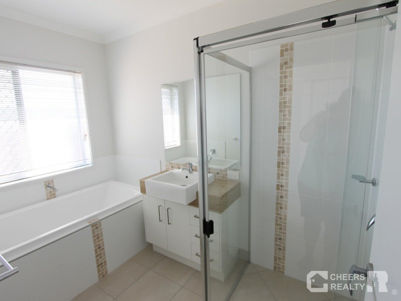 3 Buchanen Street, Boyne Island QLD 4680