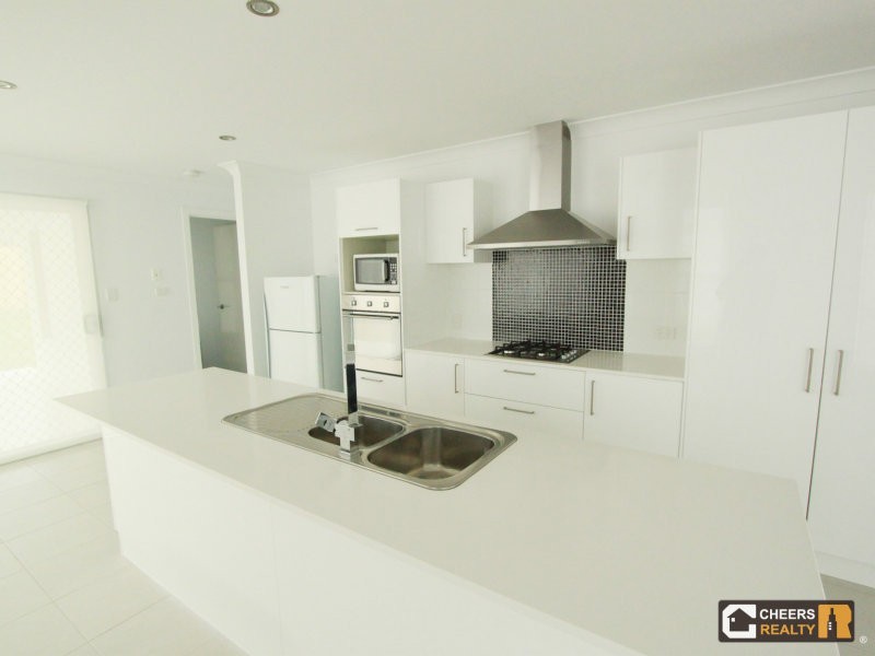 10 Sundowner Road, Clinton QLD 4680