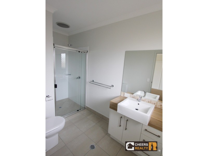 14 Koolivoo Pde, Boyne Island QLD 4680