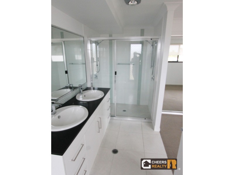 7 Wanda Dr, Boyne Island QLD 4680