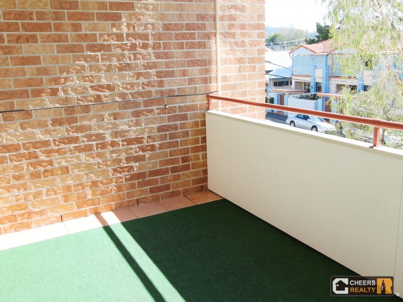 1/56 Woodstock Road, Toowong QLD 4066