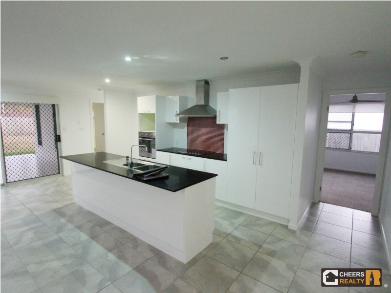 44 Broadwater Pl, New Auckland QLD 4680
