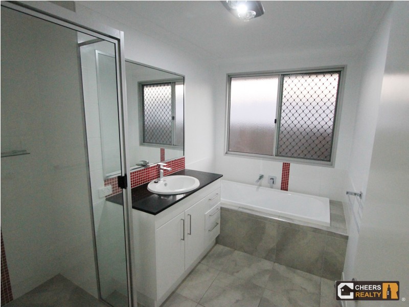 44 Broadwater Pl, New Auckland QLD 4680