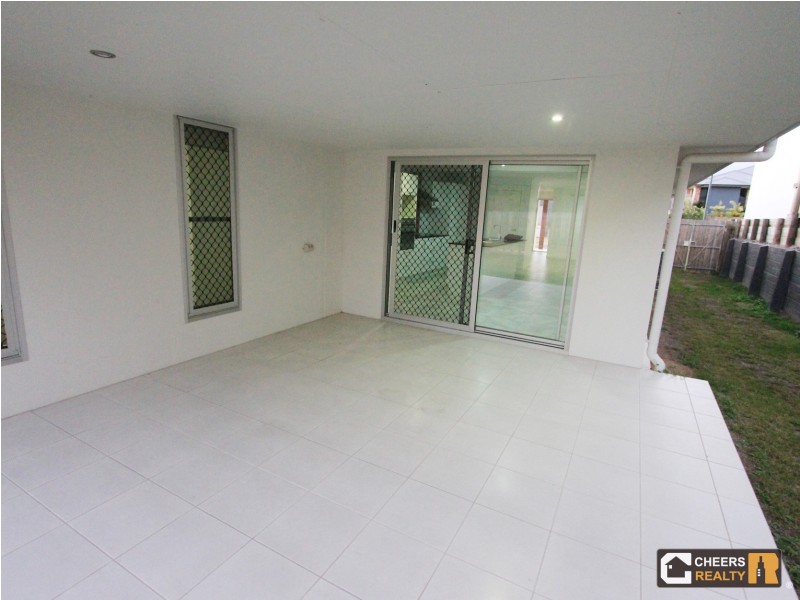 44 Broadwater Pl, New Auckland QLD 4680