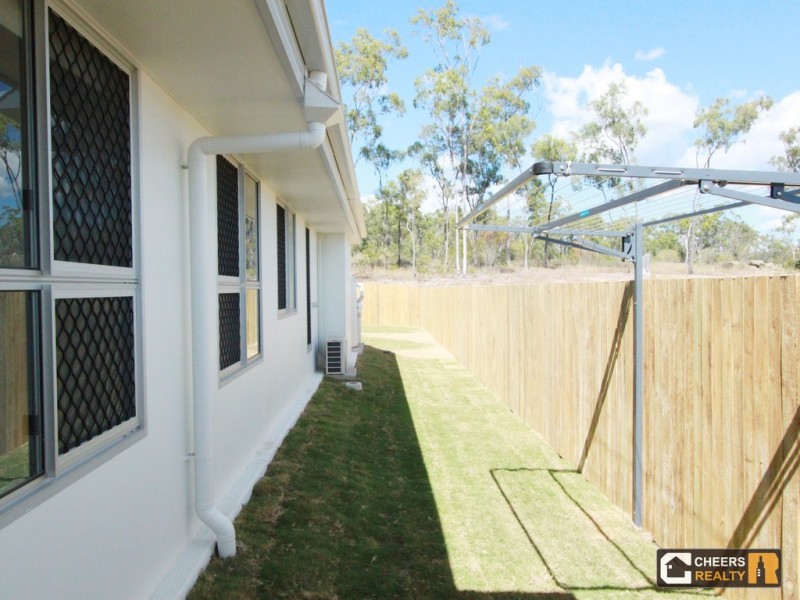 44 Broadwater Pl, New Auckland QLD 4680