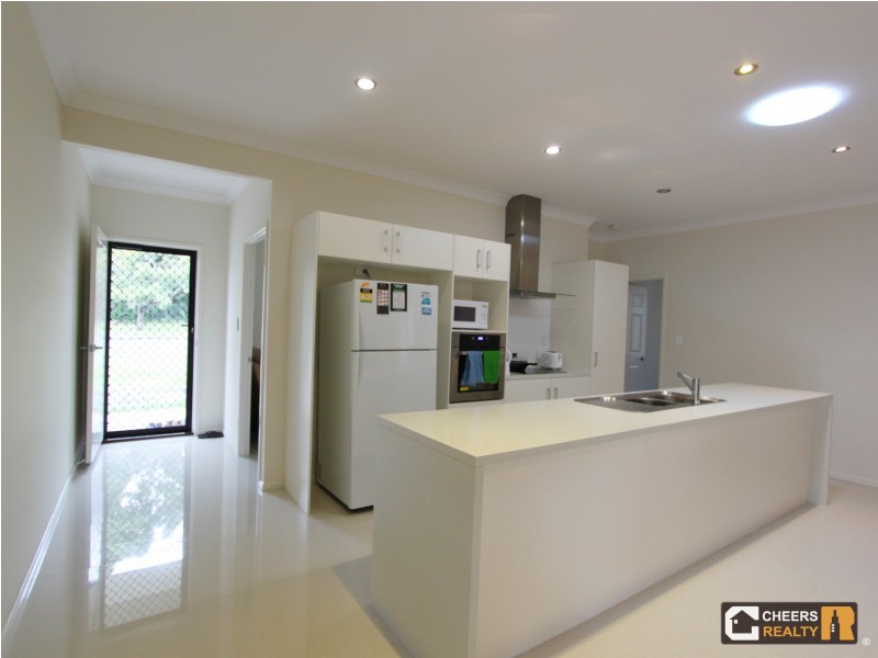 33 Cricket Street, Coopers Plains QLD 4108