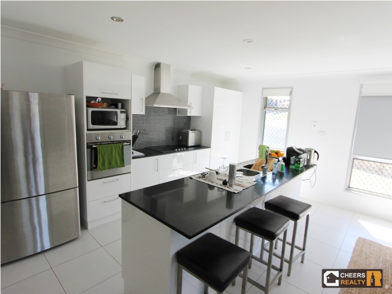 1 Wanda Drive, Boyne Island QLD 4680