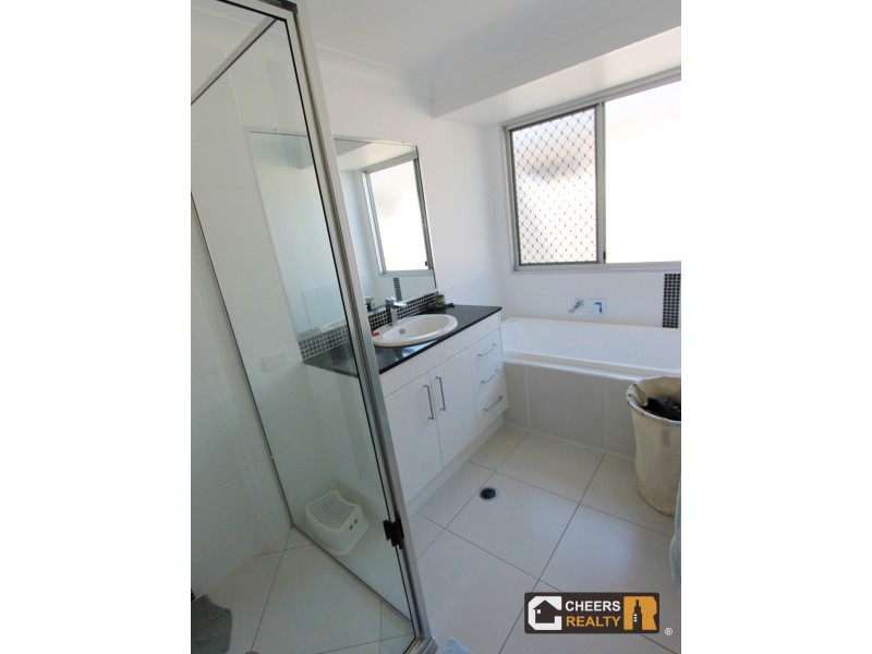 1 Wanda Drive, Boyne Island QLD 4680