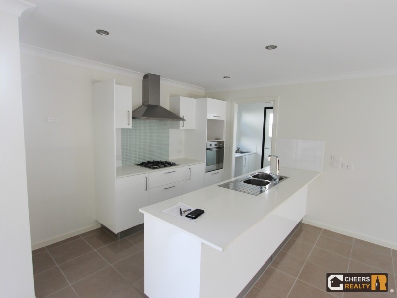 3/3 Christina Rd, Clinton QLD 4680