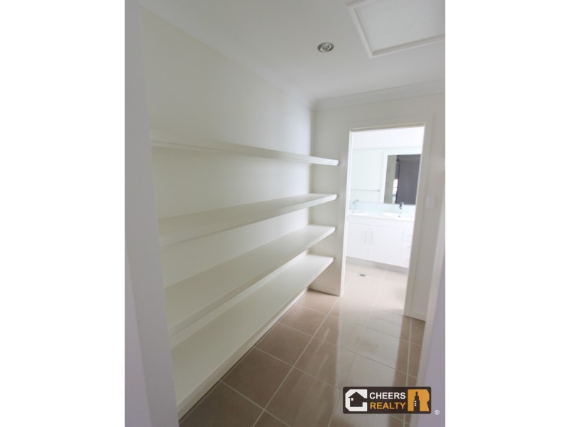3/3 Christina Rd, Clinton QLD 4680