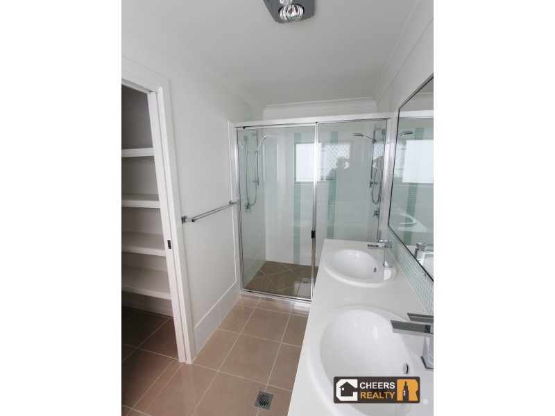 3/3 Christina Rd, Clinton QLD 4680