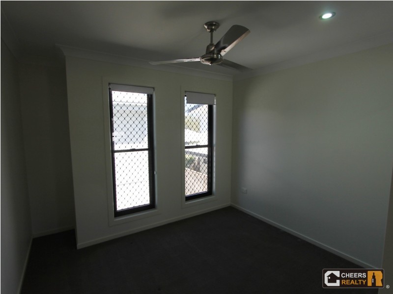 3/3 Christina Rd, Clinton QLD 4680