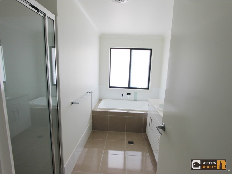 3/3 Christina Rd, Clinton QLD 4680