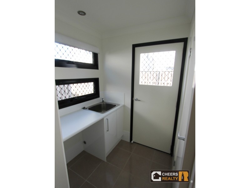 3/3 Christina Rd, Clinton QLD 4680