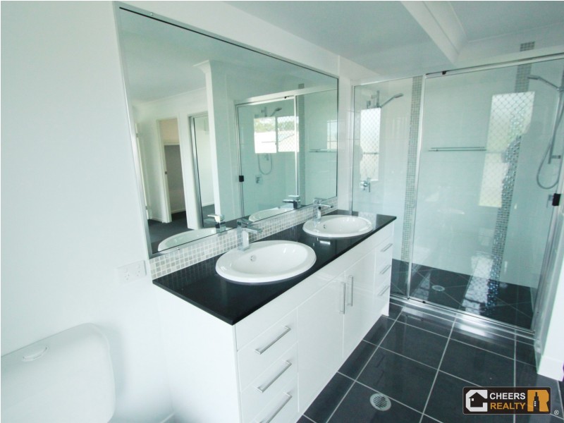 3 Valley Way, Boyne Island QLD 4680