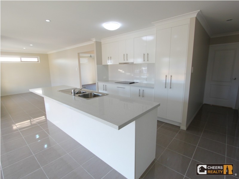 12 Namadgi Tce, New Auckland QLD 4680