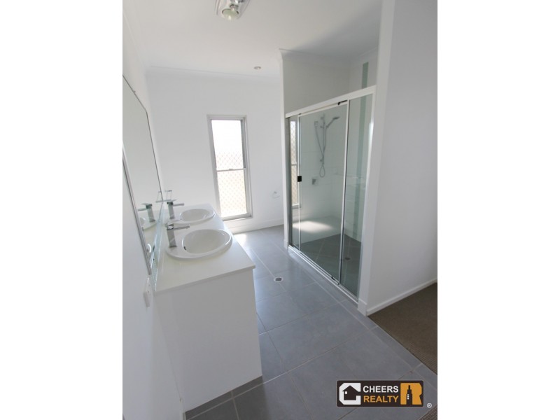 3 Windjana Court, New Auckland QLD 4680