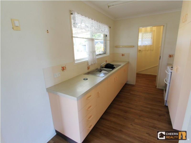 32 Beak Street, New Auckland QLD 4680