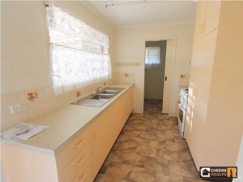 32 Beak Street, New Auckland QLD 4680
