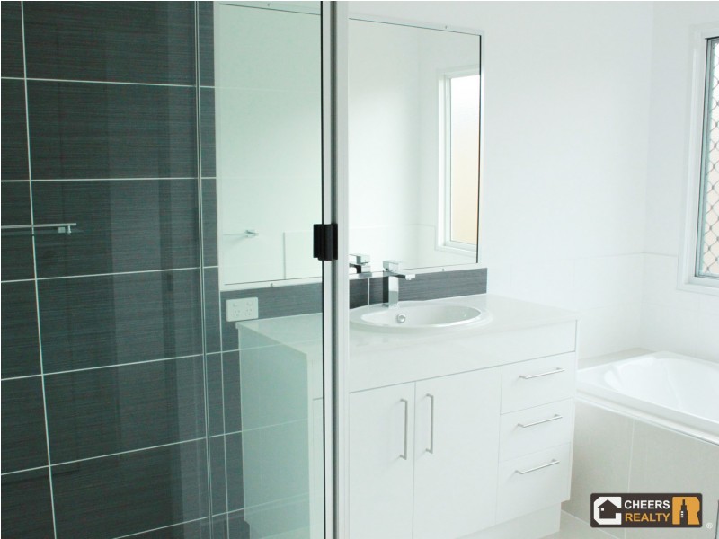 24 Bauhinia St, Boyne Island QLD 4680