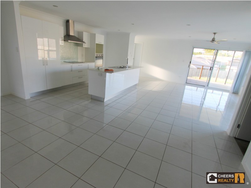 7 Palmerston Ct, New Auckland QLD 4680