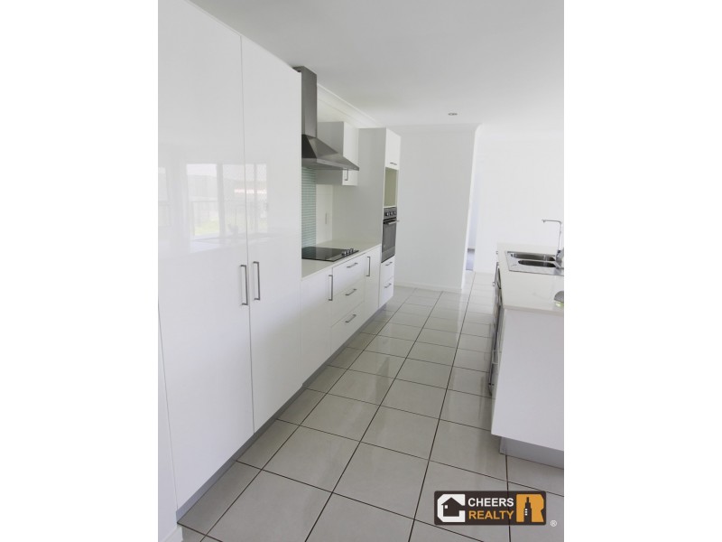 7 Palmerston Ct, New Auckland QLD 4680