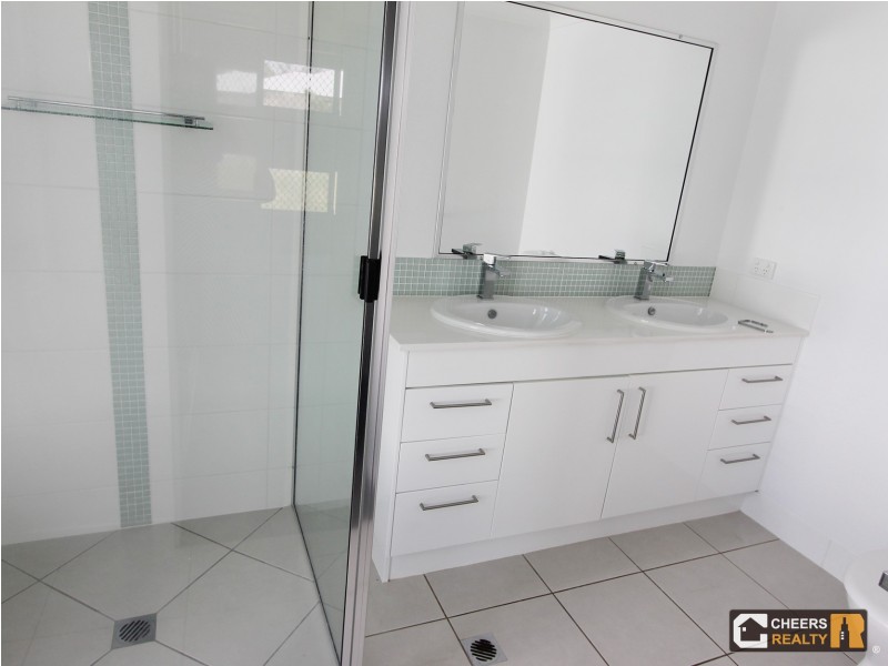 7 Palmerston Ct, New Auckland QLD 4680