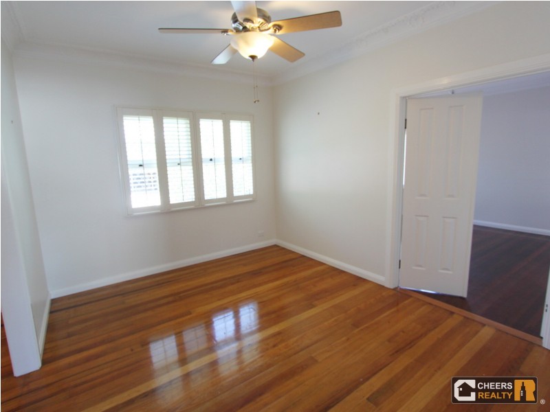 19 Woodstock Road, Toowong QLD 4066