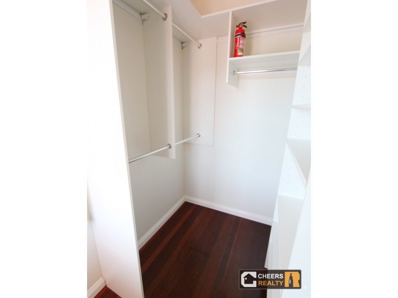 19 Woodstock Road, Toowong QLD 4066