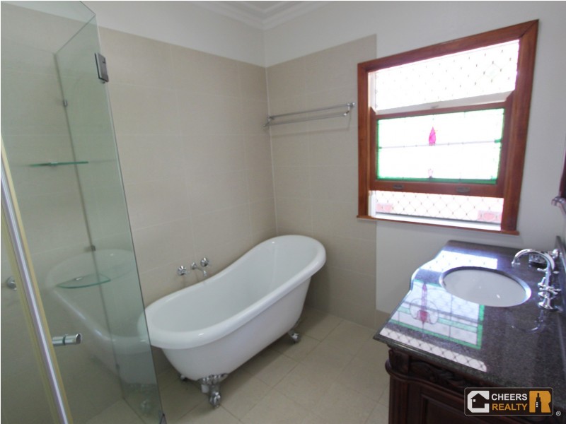 19 Woodstock Road, Toowong QLD 4066