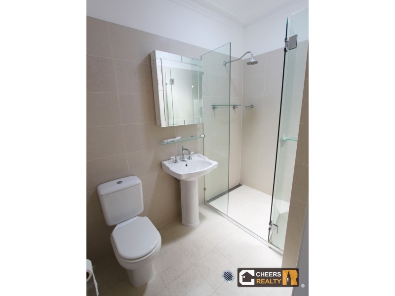 19 Woodstock Road, Toowong QLD 4066