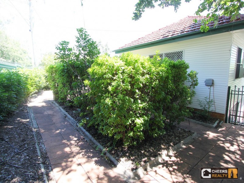 19 Woodstock Road, Toowong QLD 4066