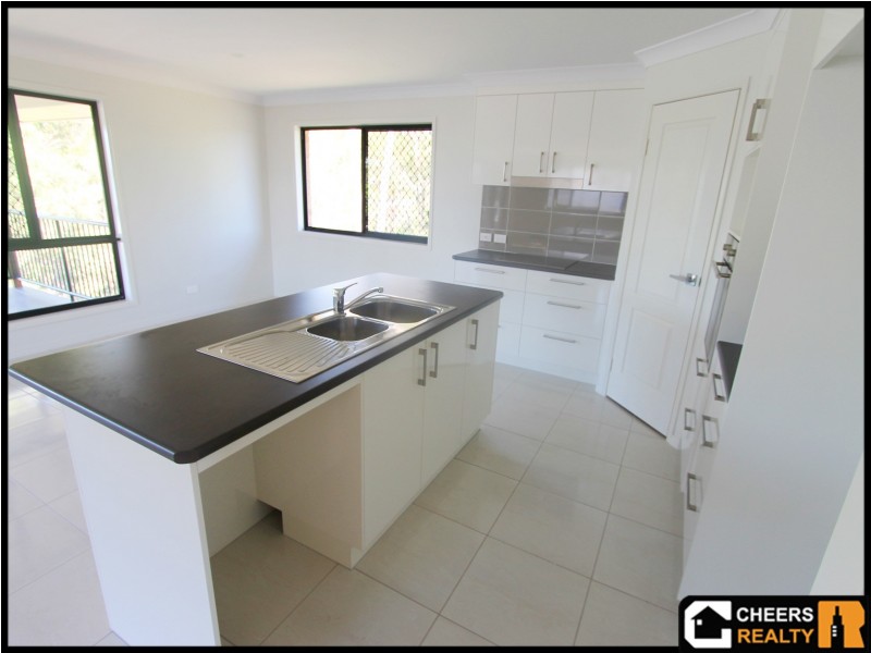 4 Bessie Ct, Boyne Island QLD 4680