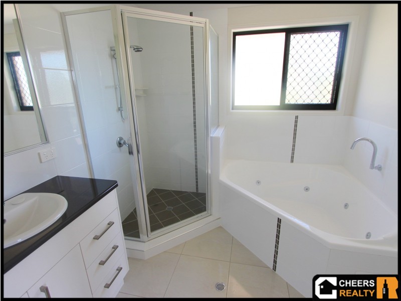 4 Bessie Ct, Boyne Island QLD 4680