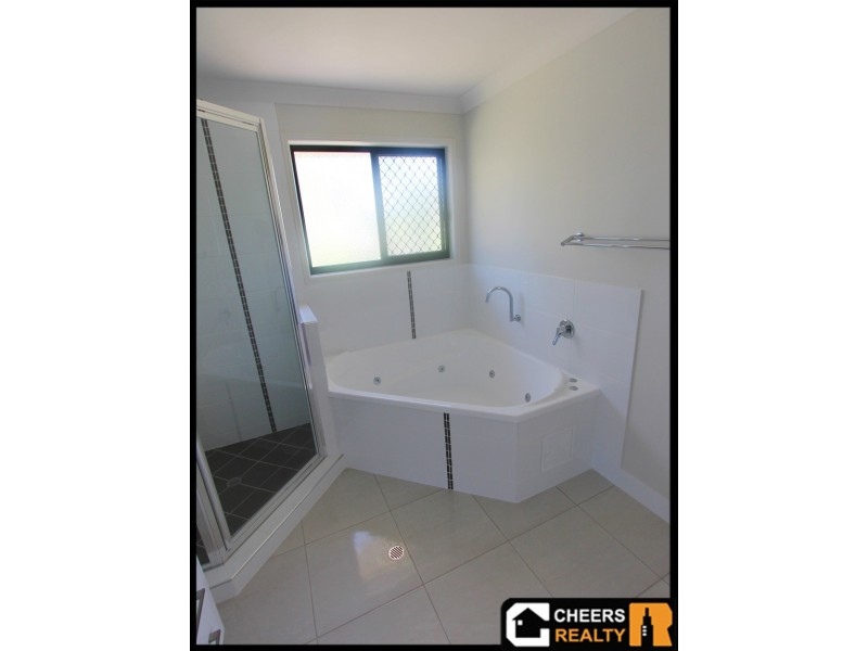 4 Bessie Ct, Boyne Island QLD 4680