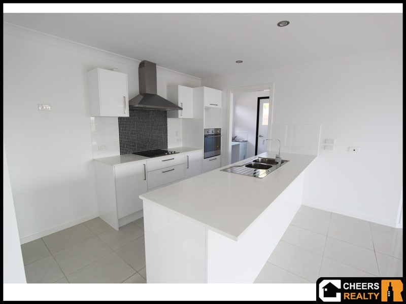 17 Stewart Street, West Gladstone QLD 4680