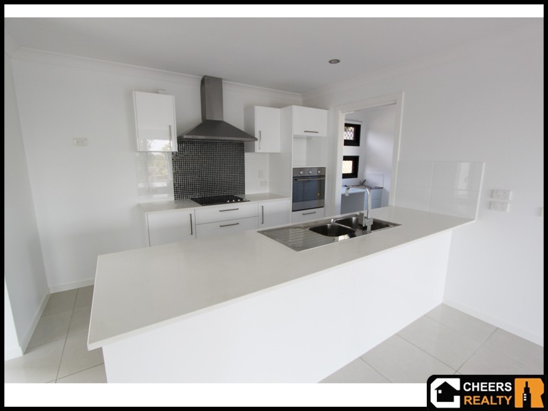 17 Stewart Street, West Gladstone QLD 4680