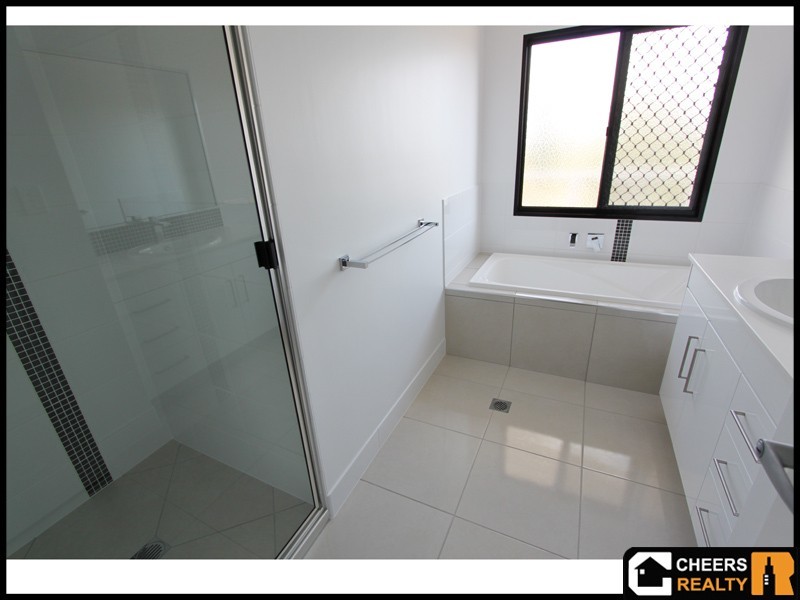 17 Stewart Street, West Gladstone QLD 4680