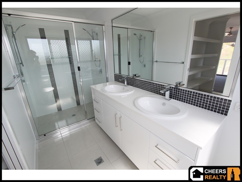 17 Stewart Street, West Gladstone QLD 4680