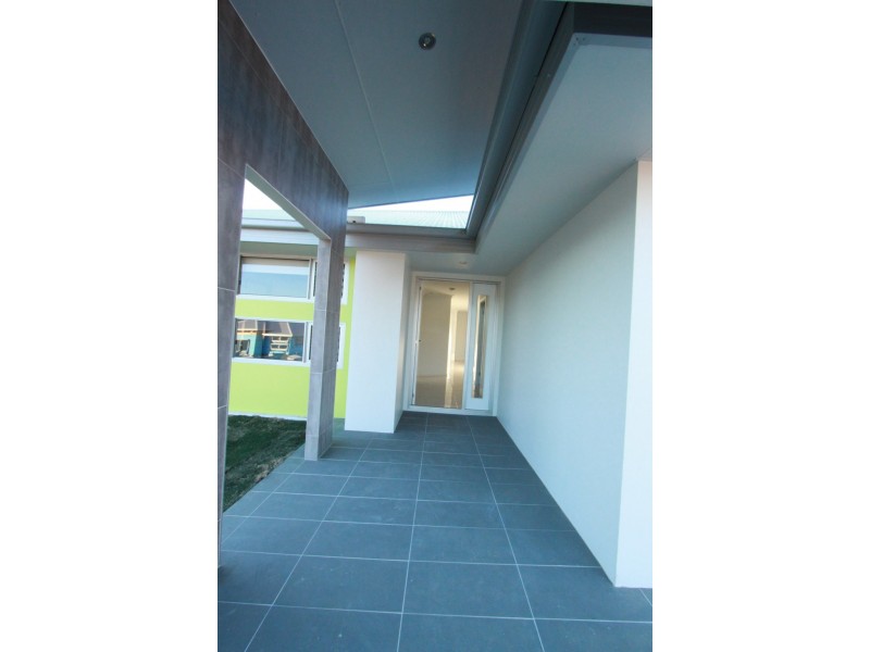 31 Boonderee Place, New Auckland QLD 4680