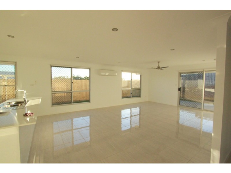 31 Boonderee Place, New Auckland QLD 4680