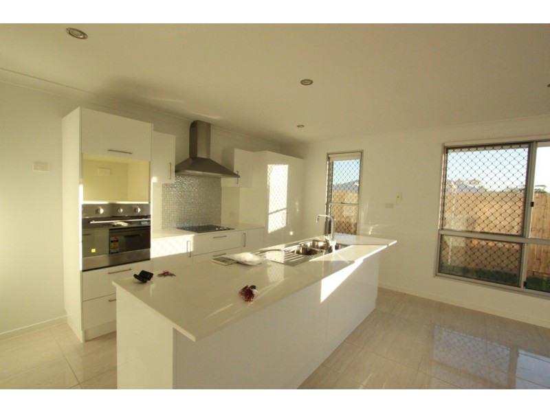 31 Boonderee Place, New Auckland QLD 4680