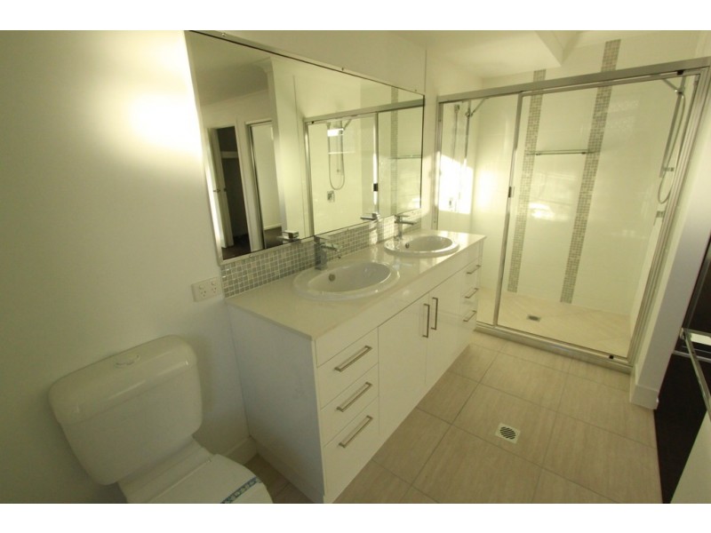 31 Boonderee Place, New Auckland QLD 4680