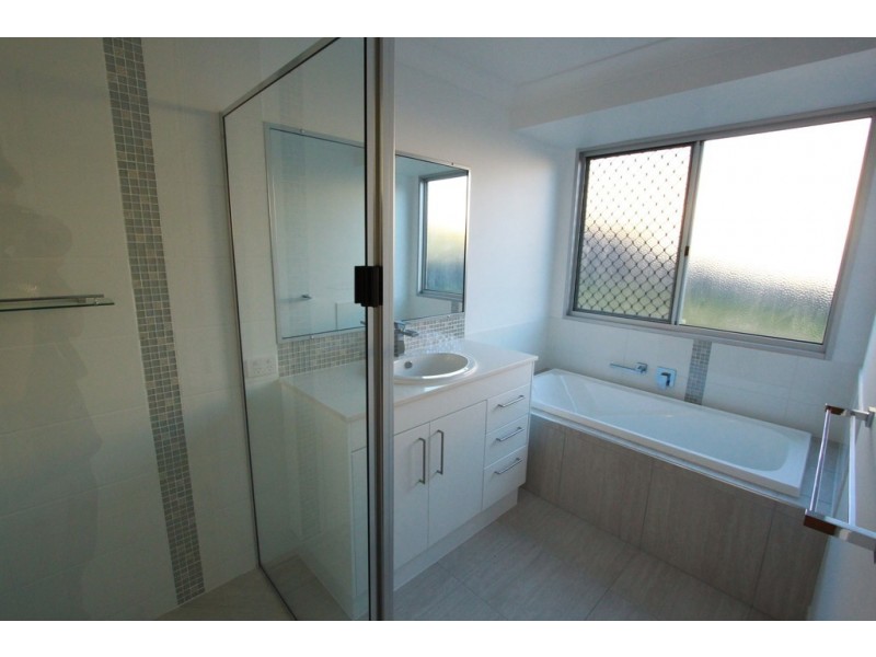 31 Boonderee Place, New Auckland QLD 4680