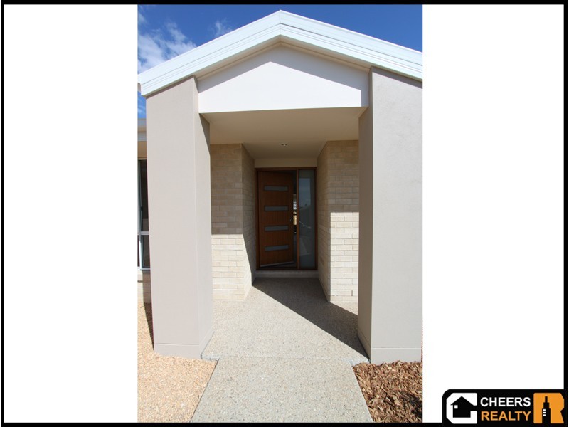 10 Namadgi Terrace, New Auckland QLD 4680