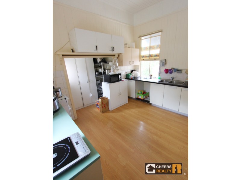 16 Station Road, Riverview QLD 4303