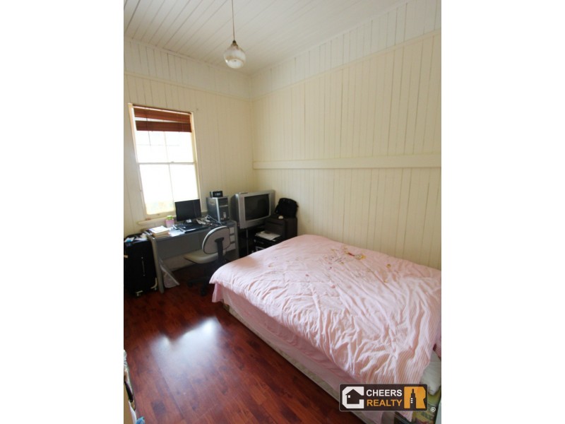 16 Station Road, Riverview QLD 4303